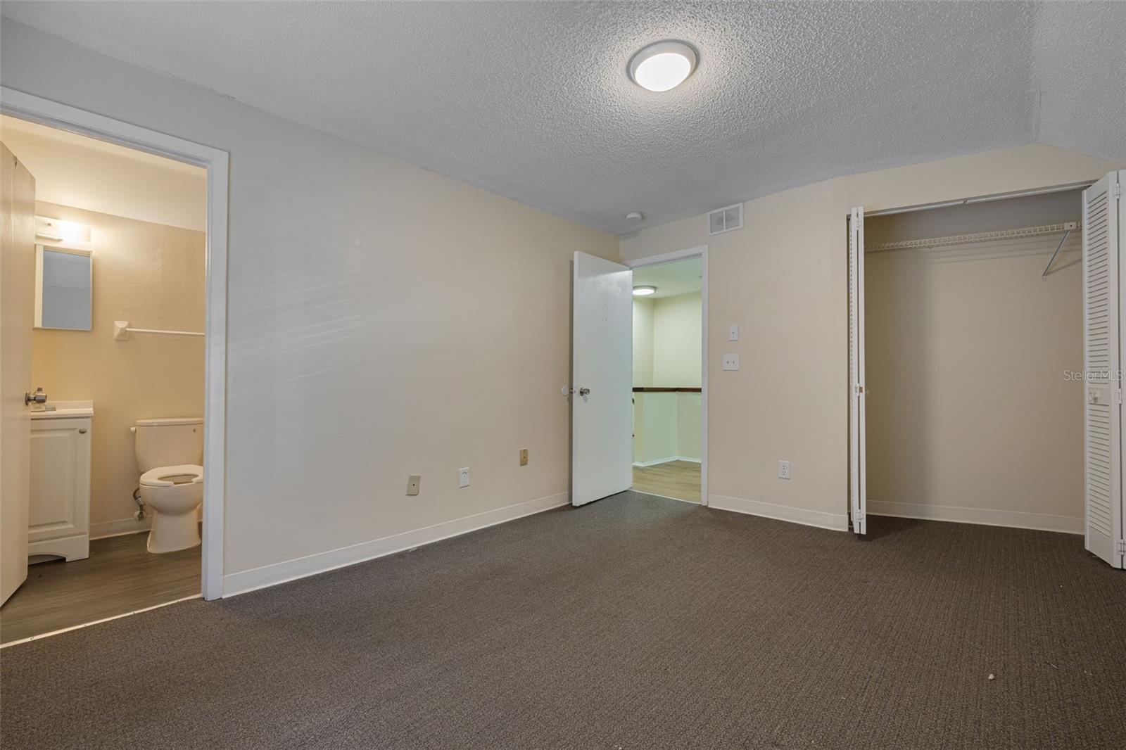 220 Scotland St Property Photo 32