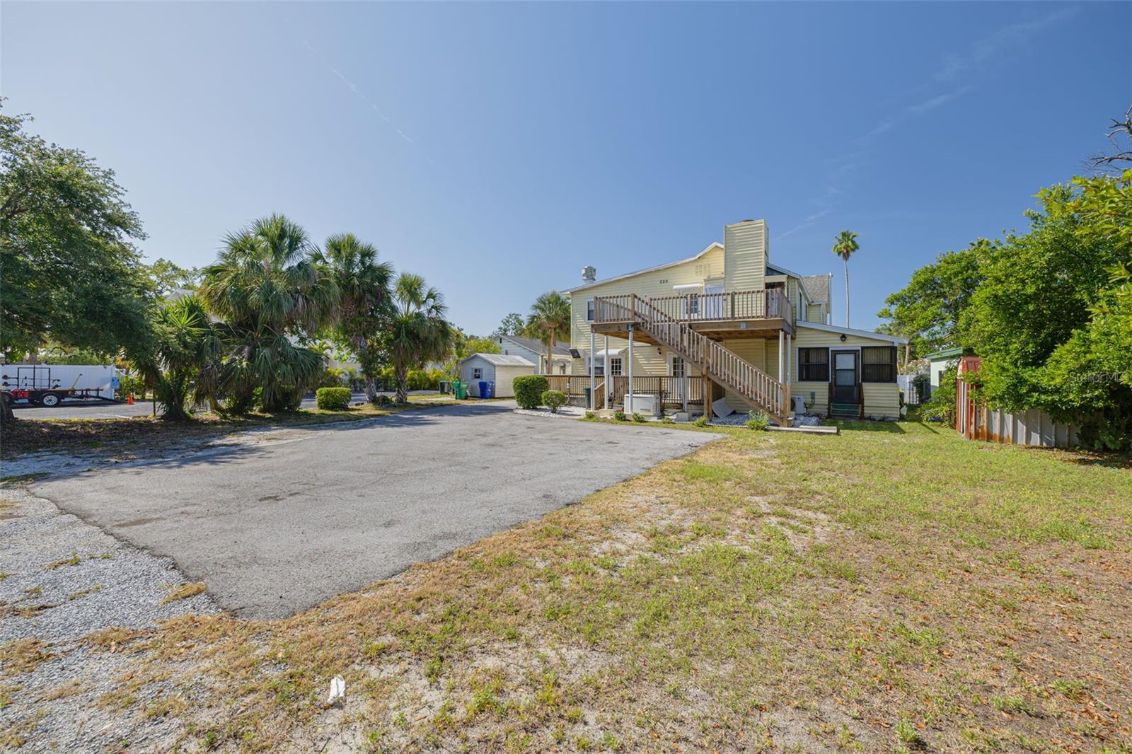 220 Scotland St Property Photo 41