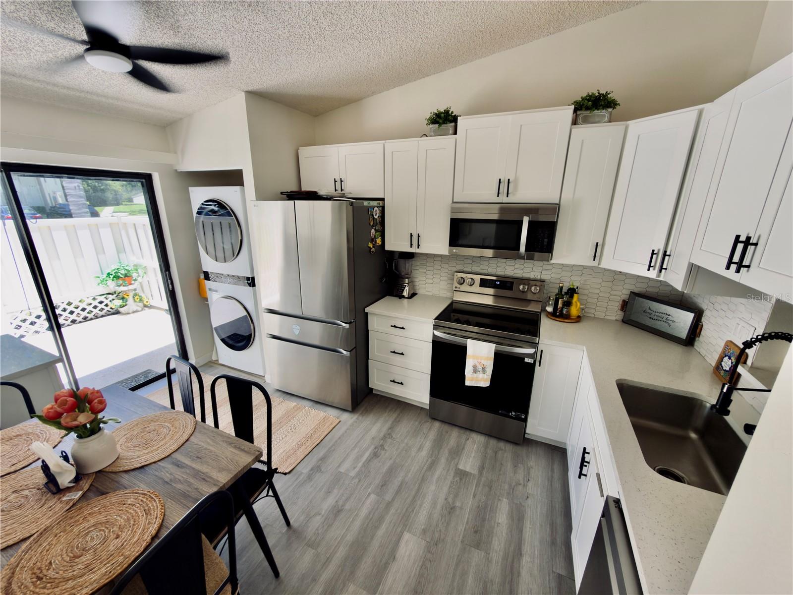 1333 Shady Pine Way #d Property Photo 3
