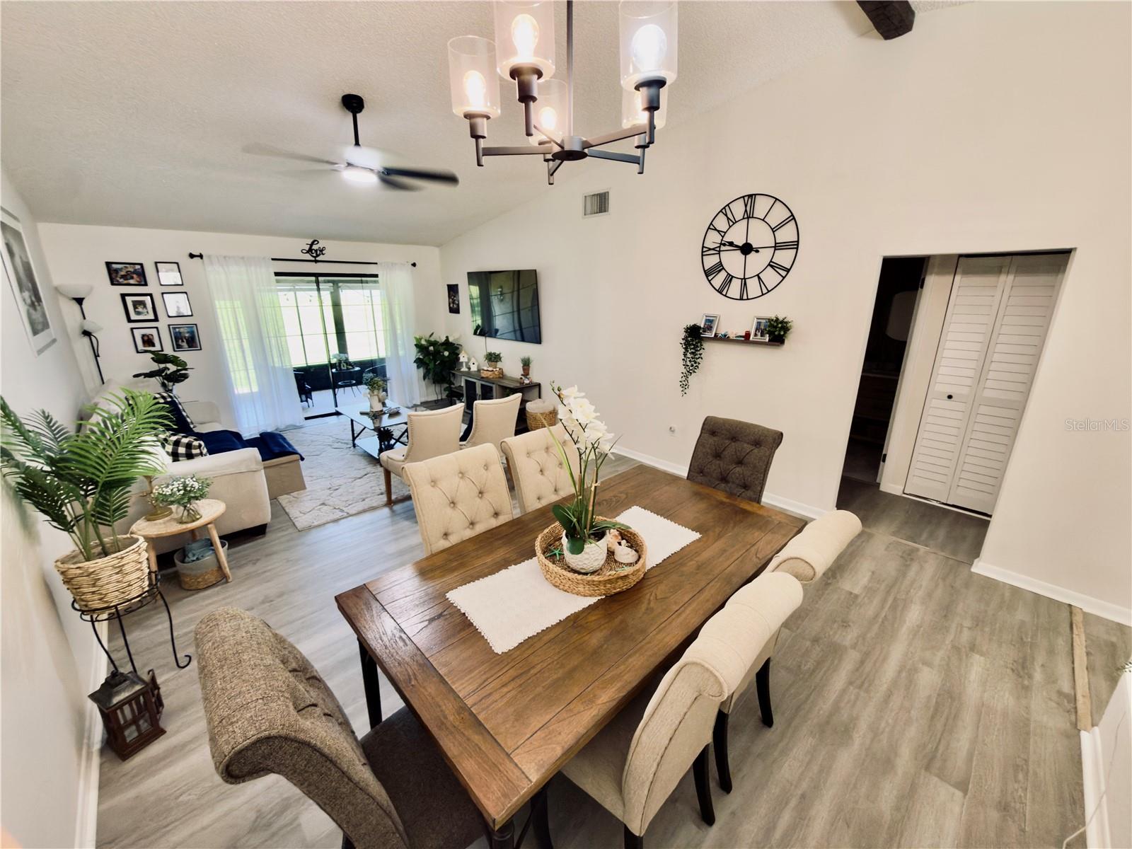 1333 Shady Pine Way #d Property Photo 8