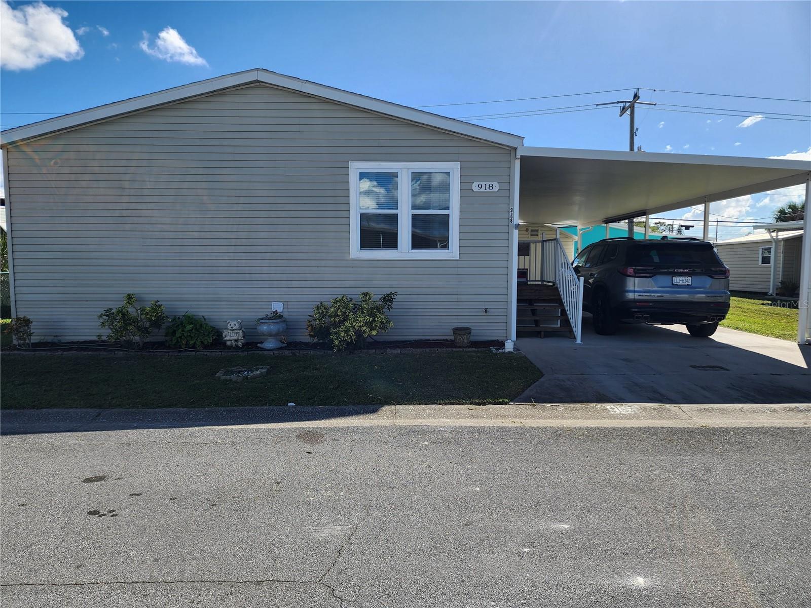 918 50th Ave W Property Photo 1