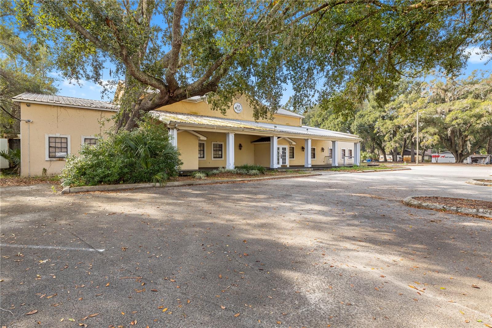 10511 Main St Property Photo 17