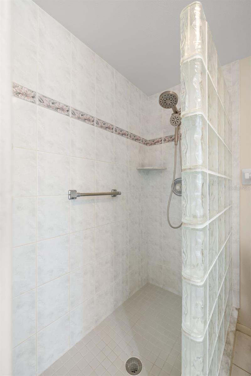 1316 Pasadena Ave S #204 Property Photo 20