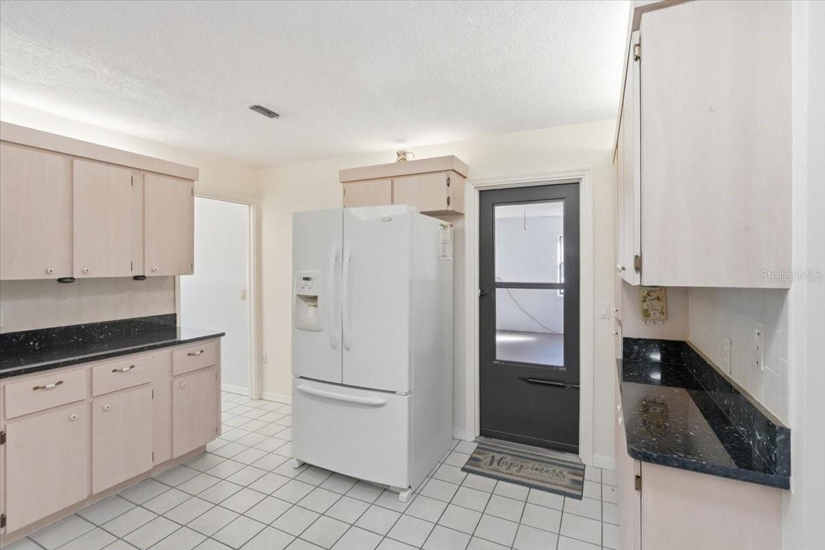 3002 S Rose Ave Property Photo 8