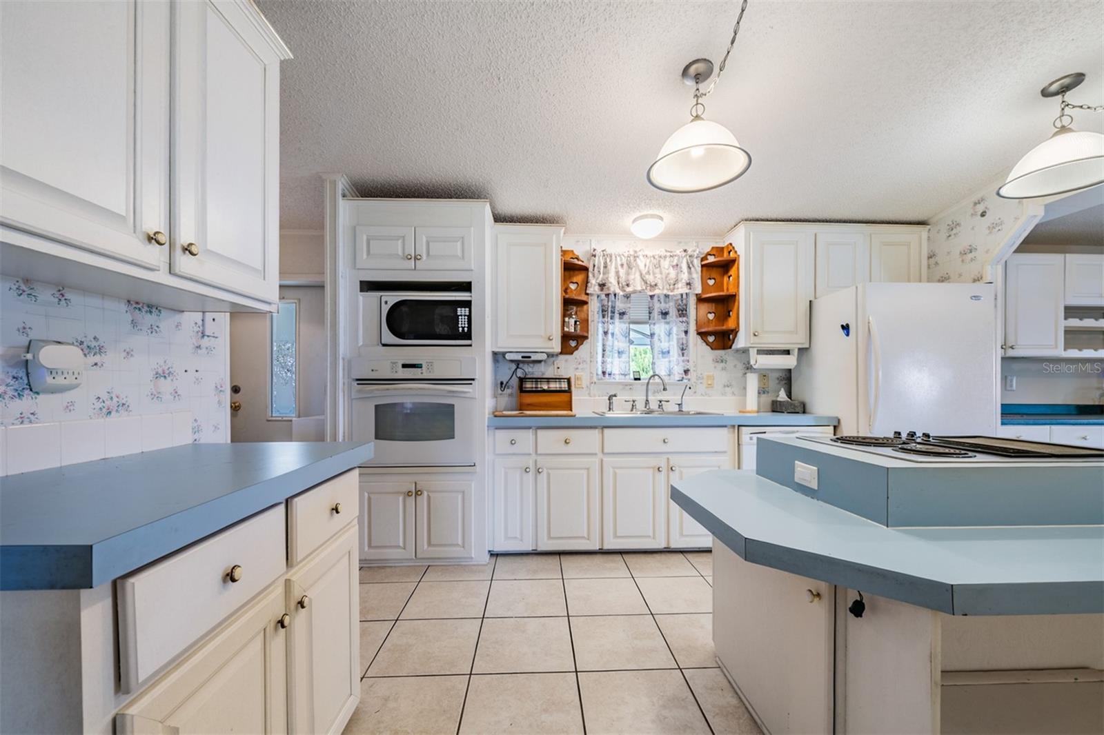 6827 S Lake Henry Dr Ne Property Photo 7