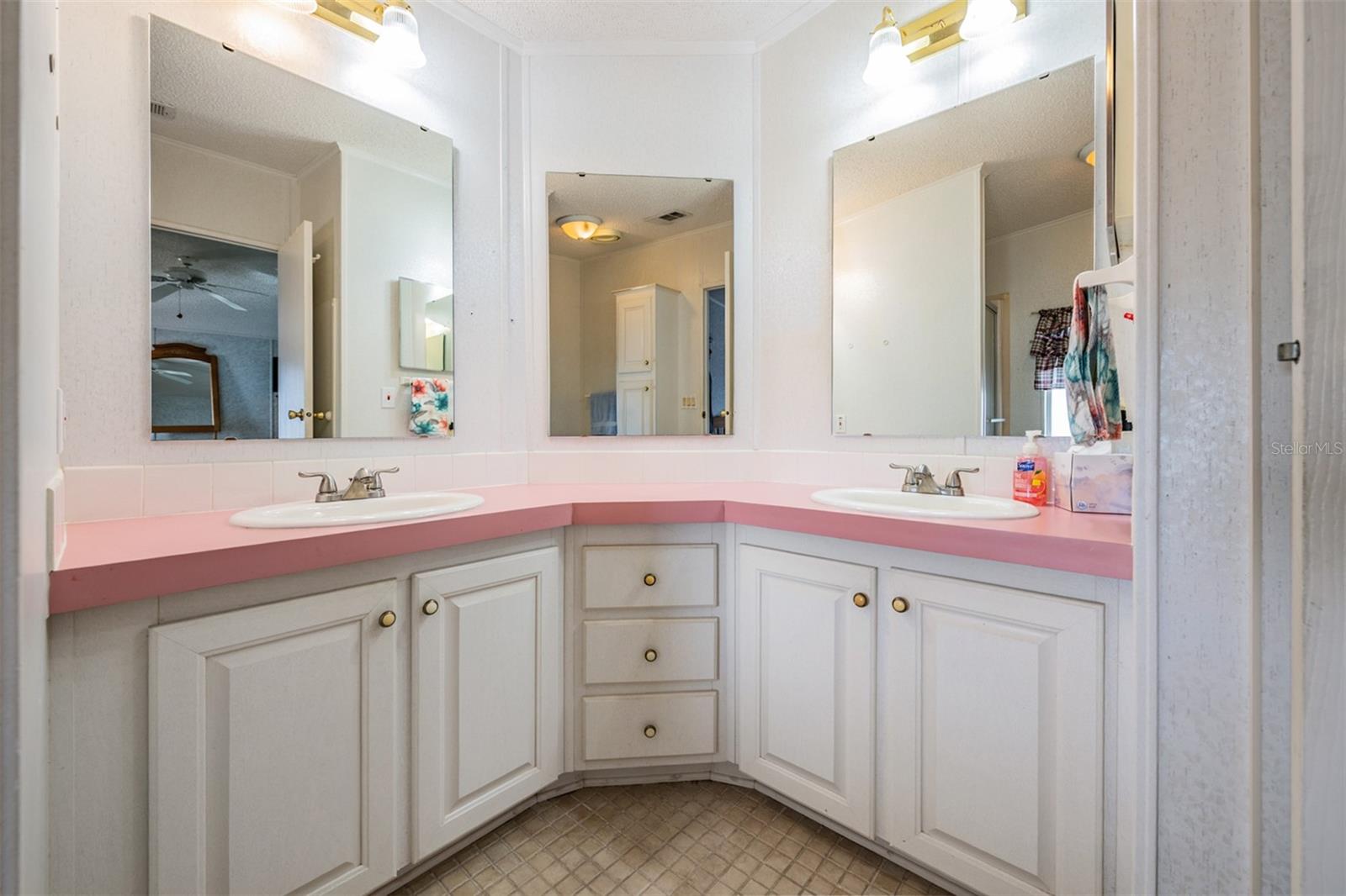 6827 S Lake Henry Dr Ne Property Photo 14
