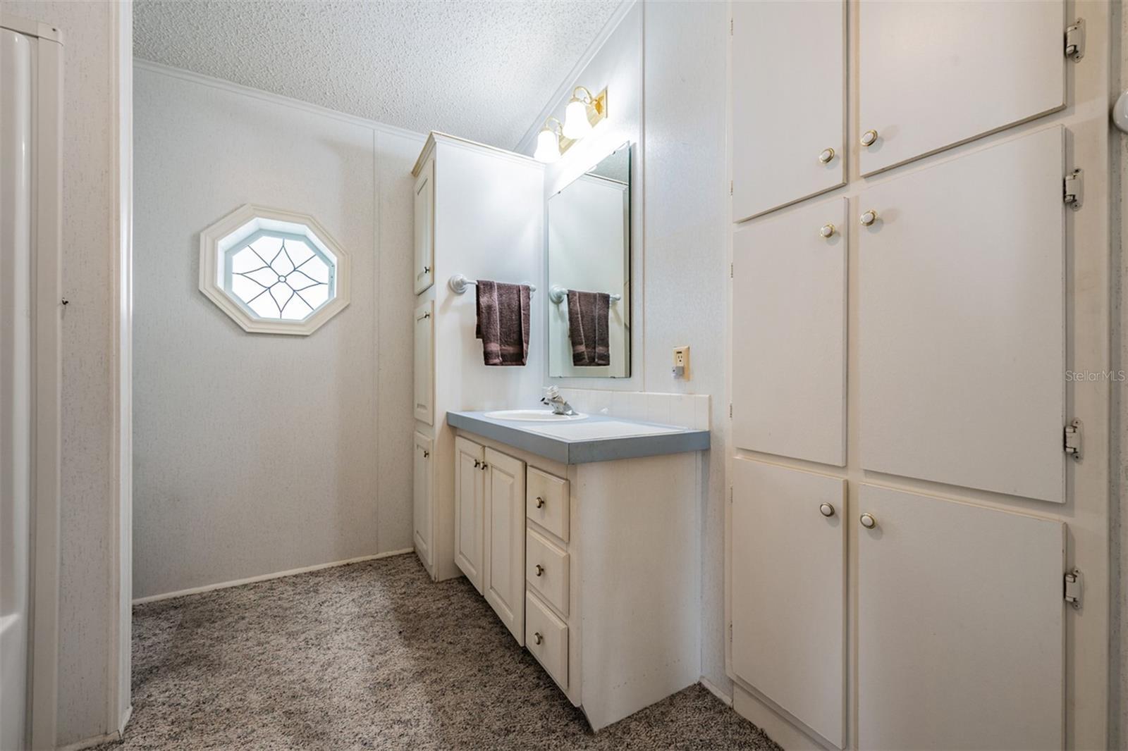 6827 S Lake Henry Dr Ne Property Photo 16