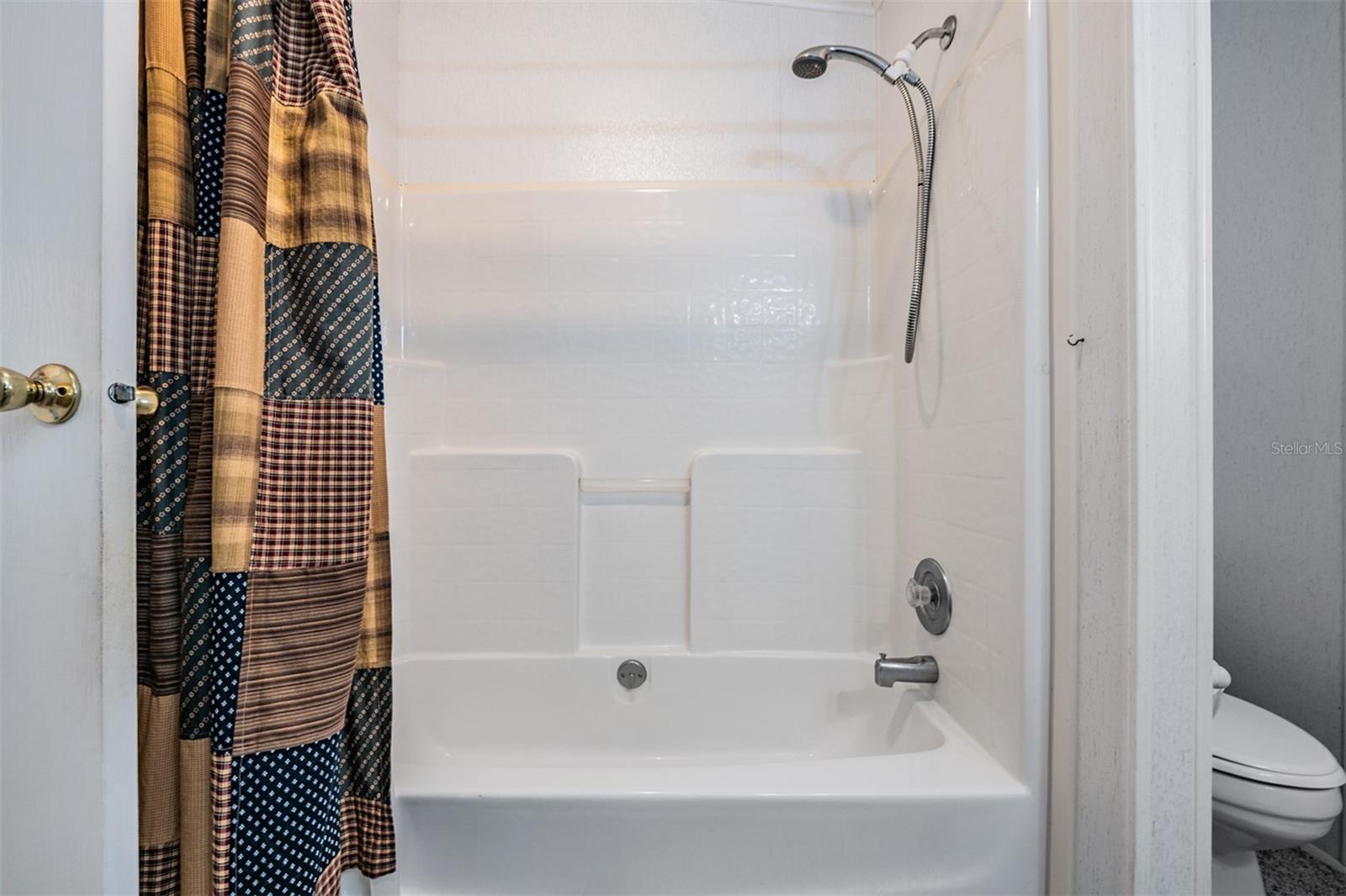 6827 S Lake Henry Dr Ne Property Photo 17