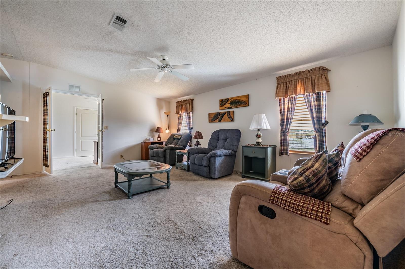 6827 S Lake Henry Dr Ne Property Photo 20