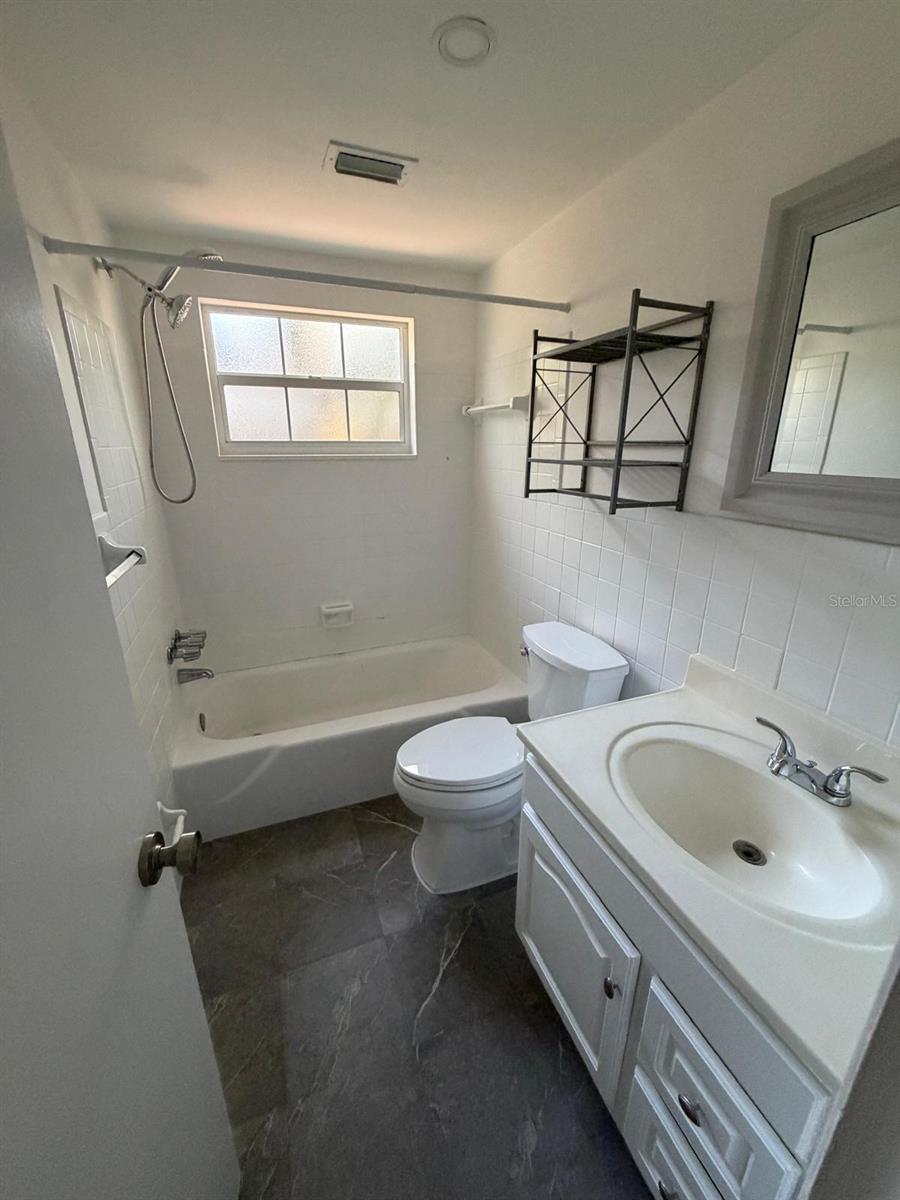11102 28th St Property Photo 6