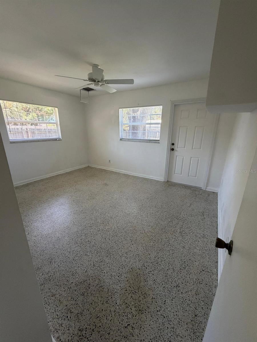 11102 28th St Property Photo 9
