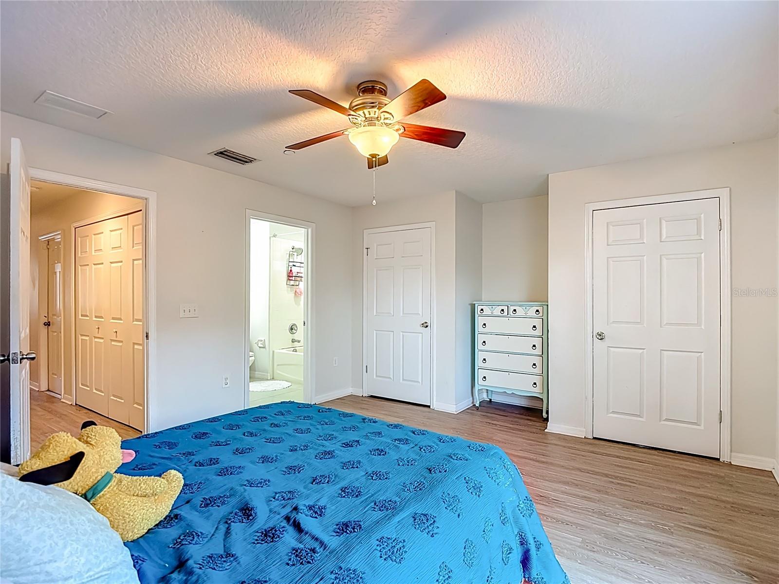 2426 Middleton Grove Dr Property Photo 2