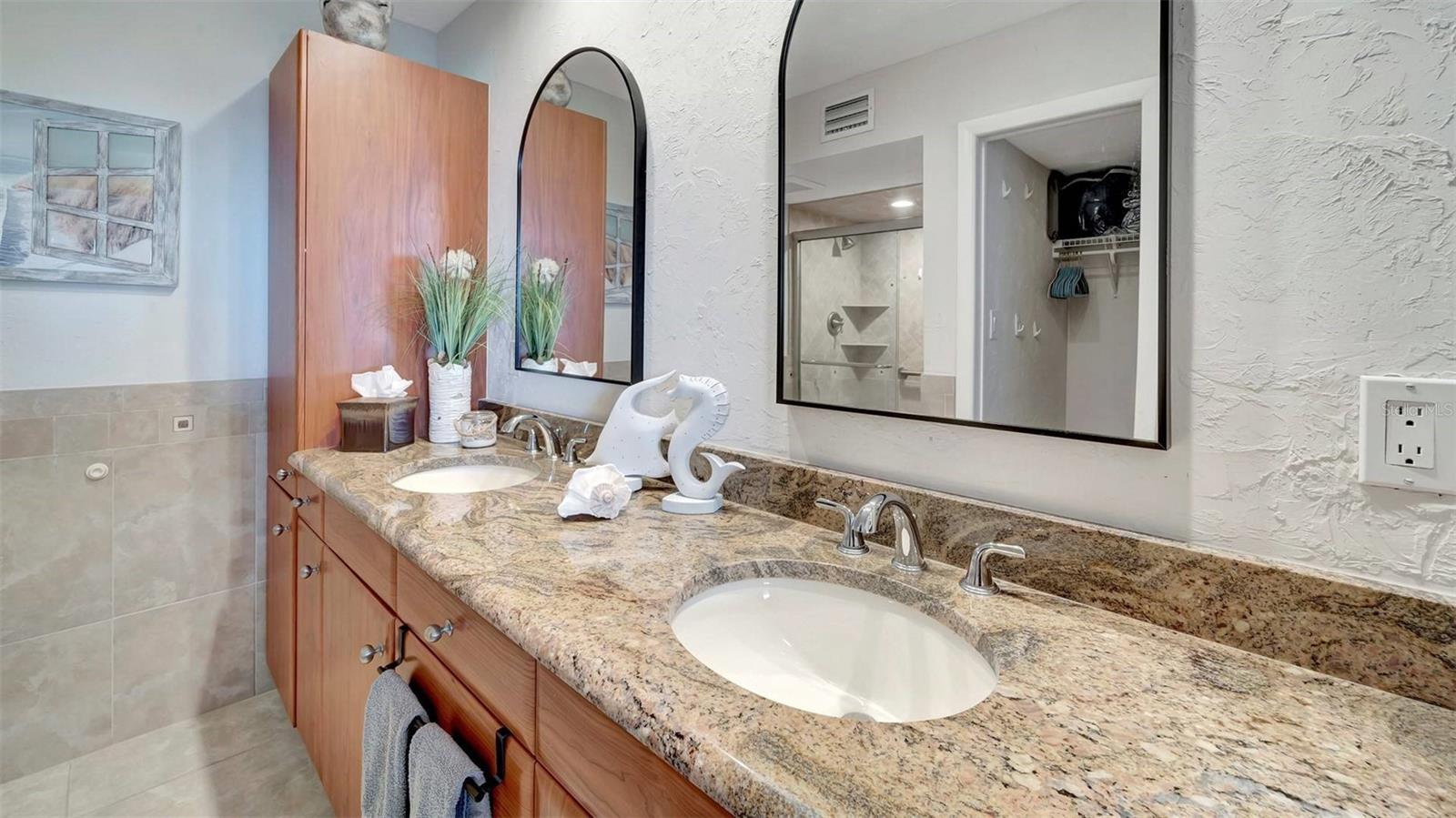 1125 W Peppertree Dr #705 Property Photo 20