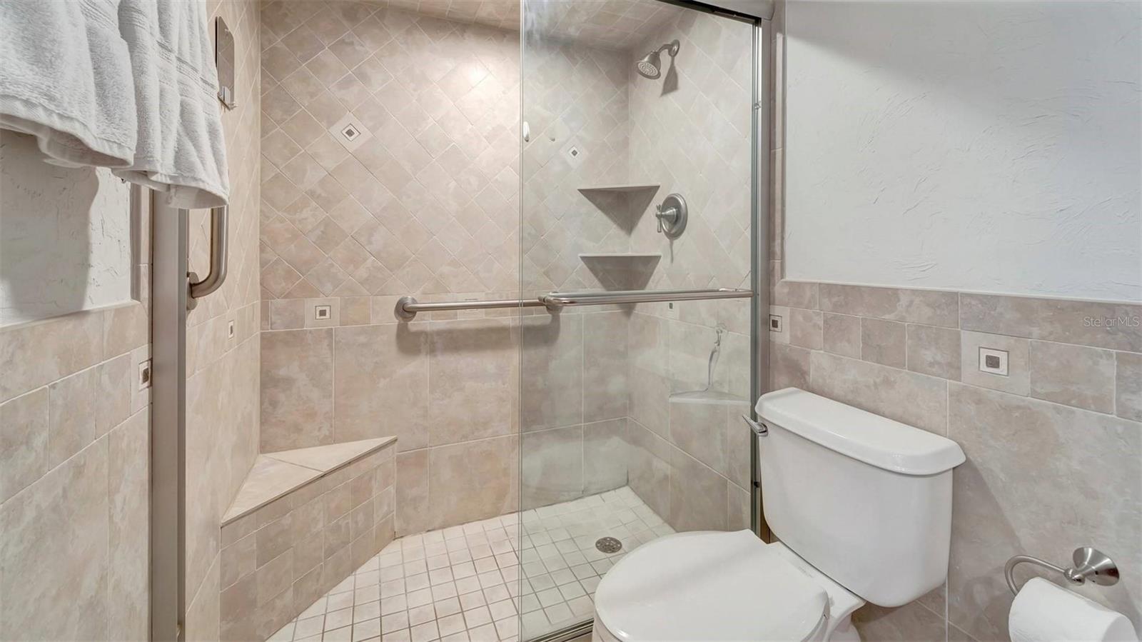 1125 W Peppertree Dr #705 Property Photo 21
