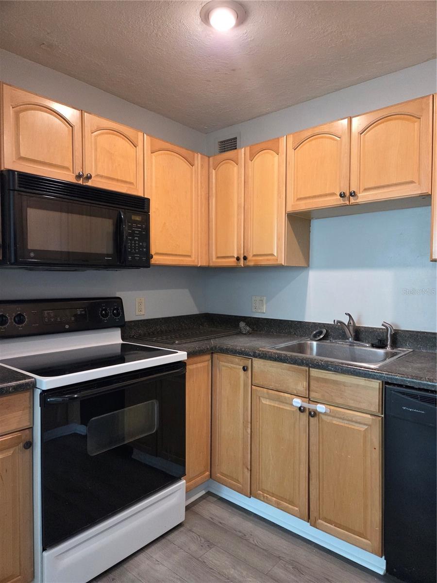 13690 Orange Sunset Dr #102 Property Photo 7