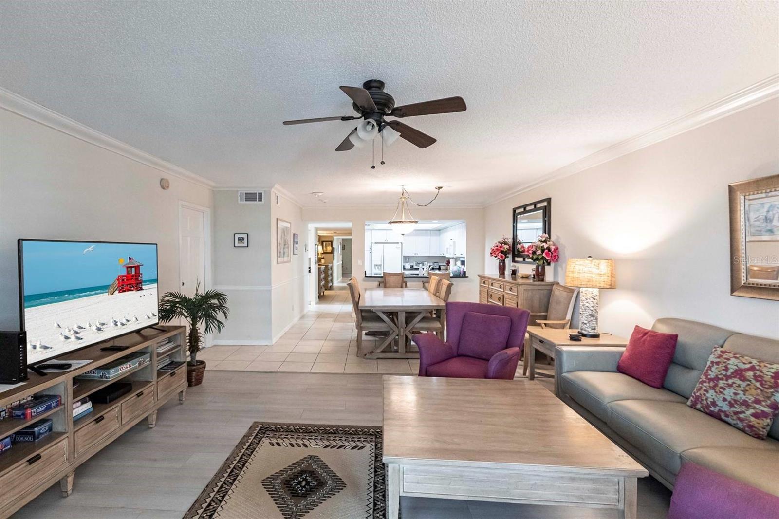 1125 W Peppertree Dr #707 Property Photo 6