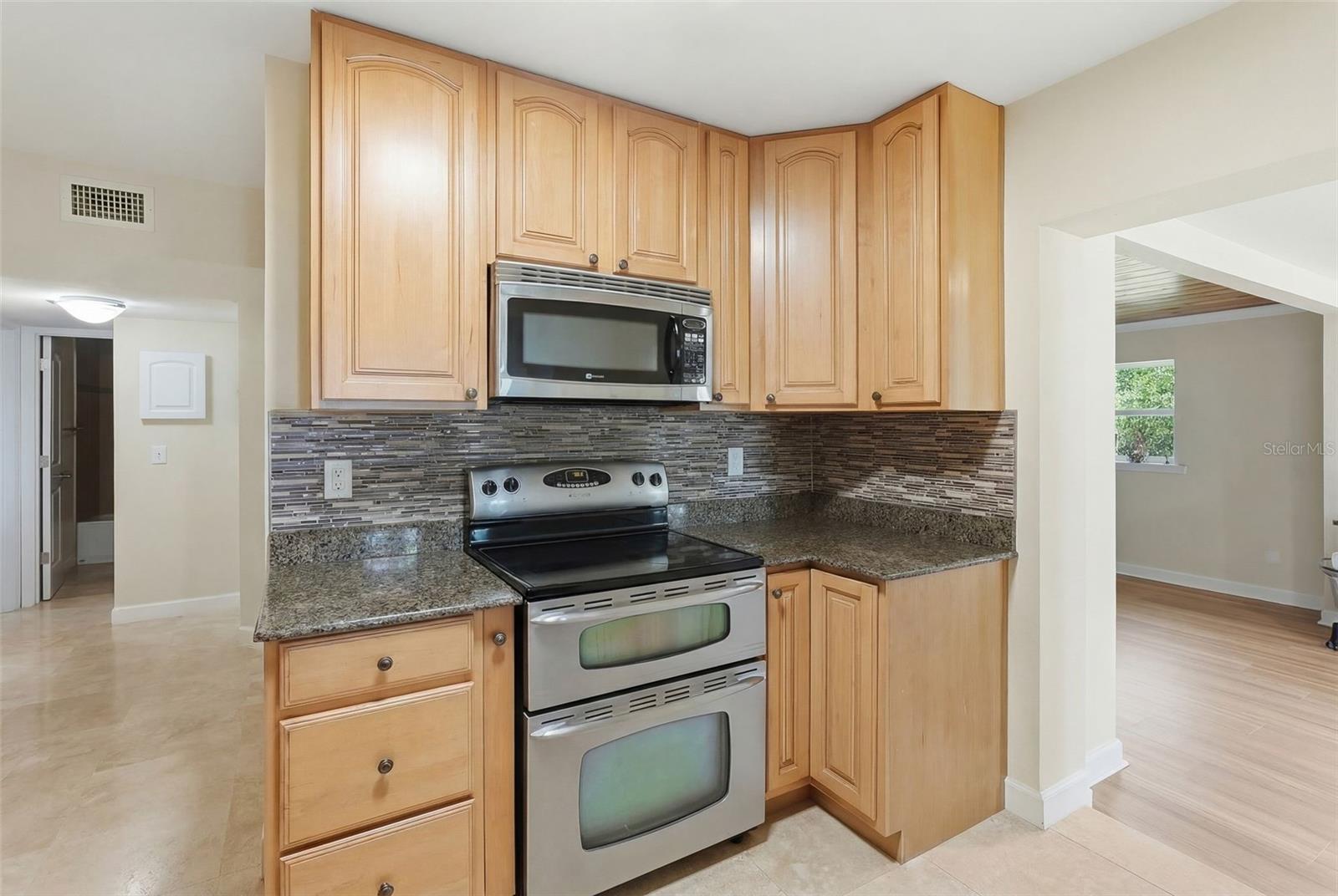2814 W Humphrey St Property Photo 18