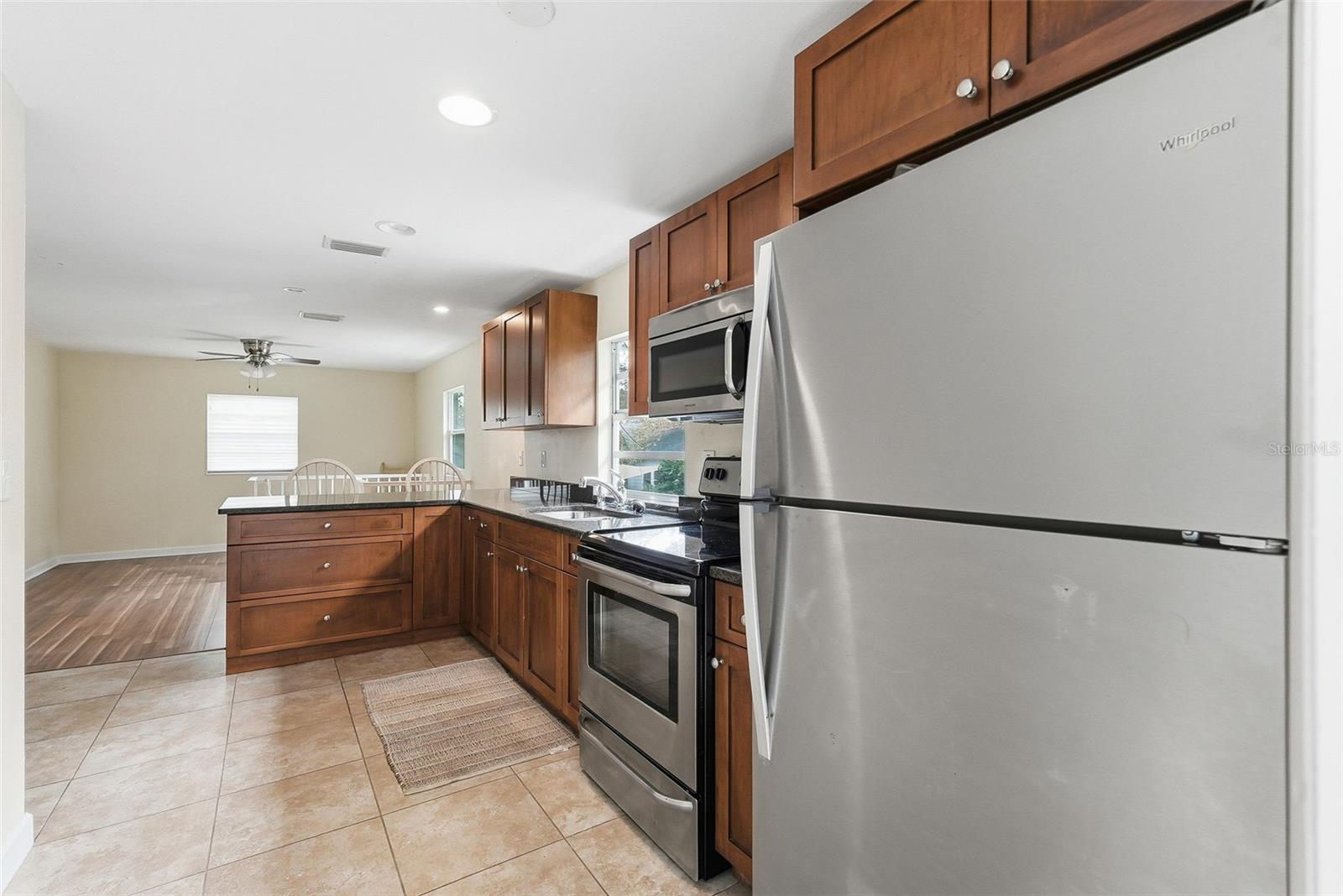 2814 W Humphrey St Property Photo 33