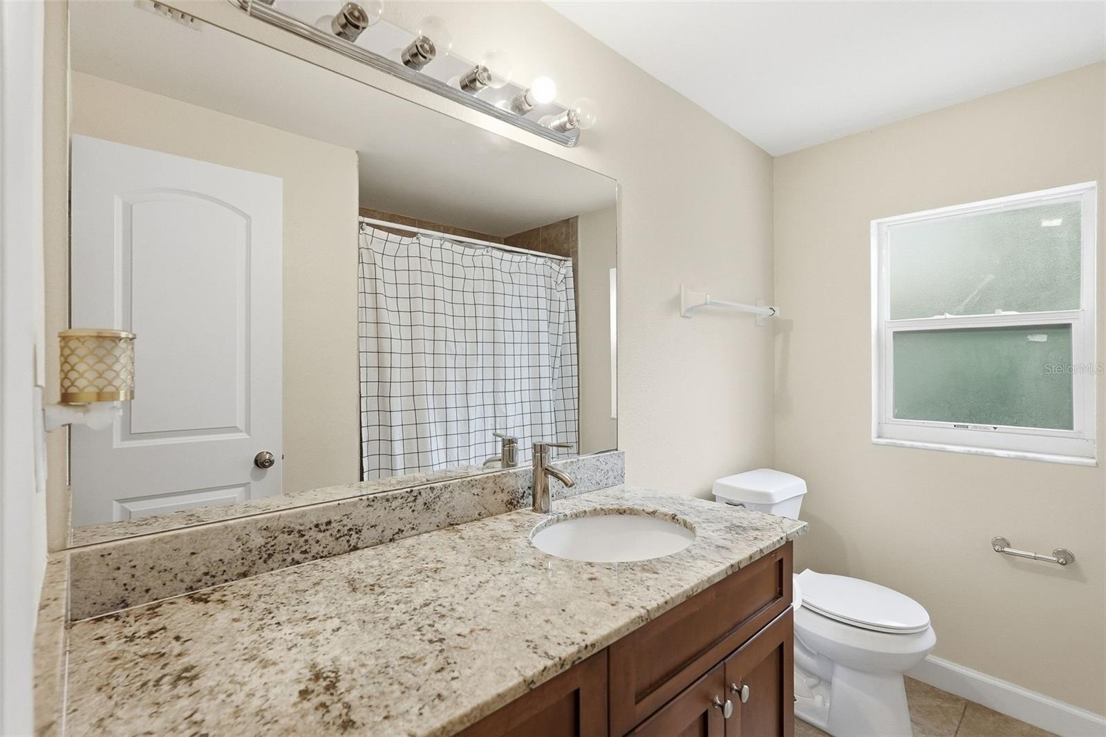 2814 W Humphrey St Property Photo 34