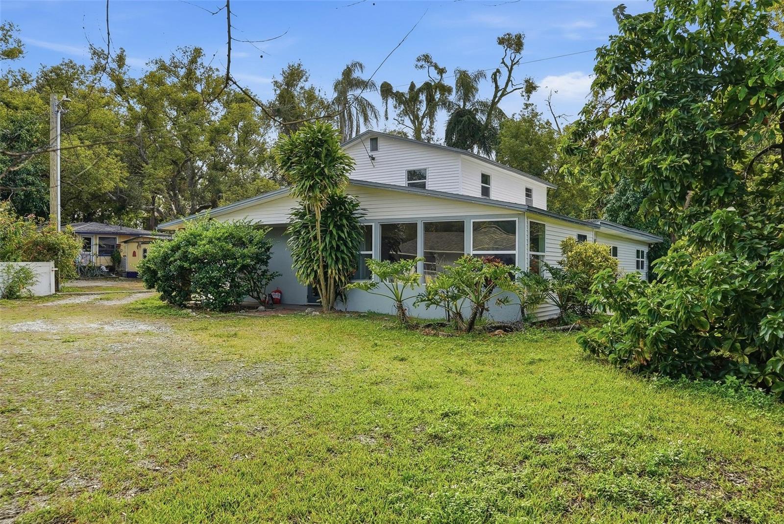 2814 W Humphrey St Property Photo 44