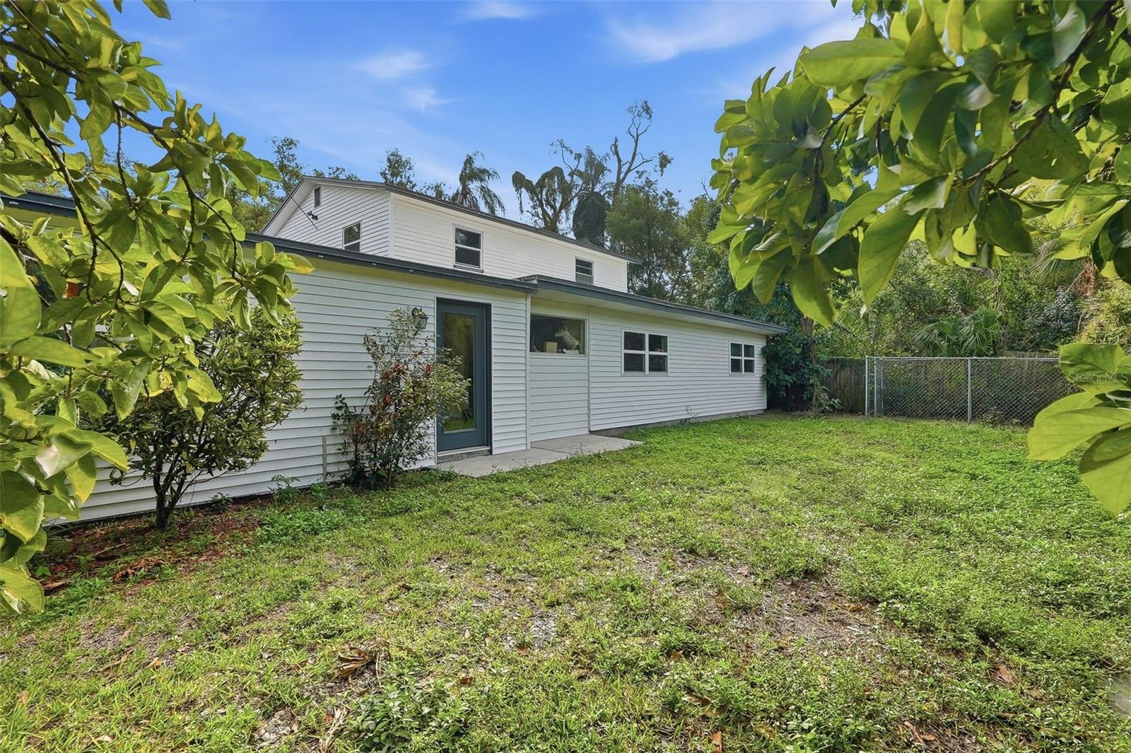 2814 W Humphrey St Property Photo 45