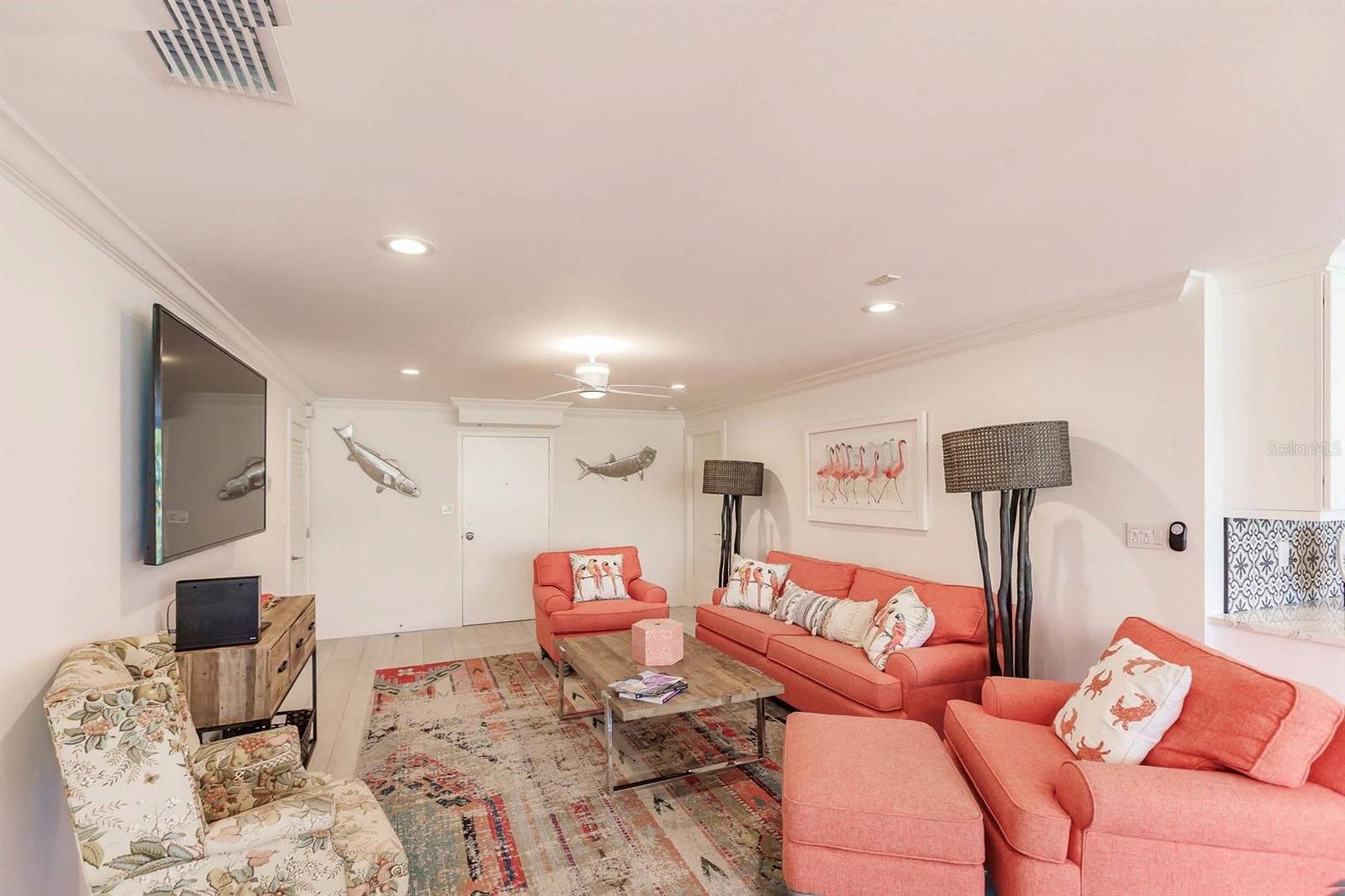 1125 W Peppertree Dr #102 Property Photo 6