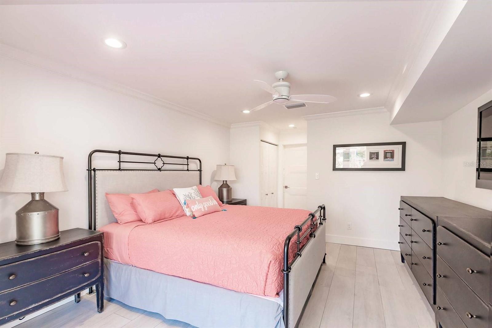 1125 W Peppertree Dr #102 Property Photo 21