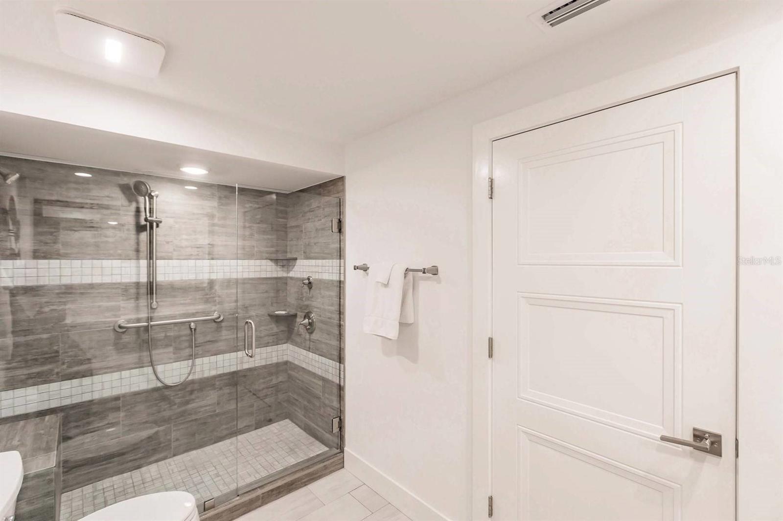 1125 W Peppertree Dr #102 Property Photo 27