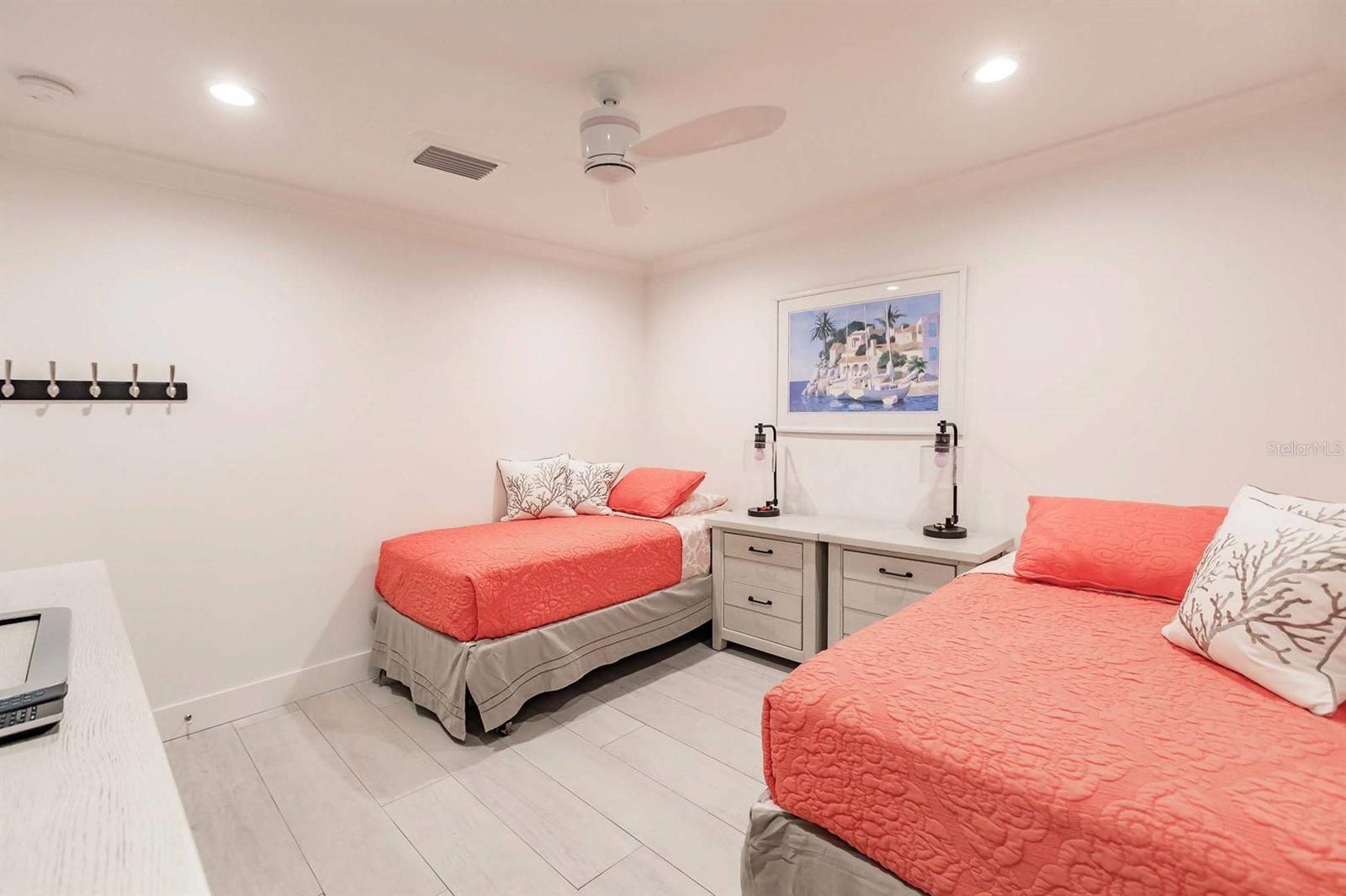 1125 W Peppertree Dr #102 Property Photo 28