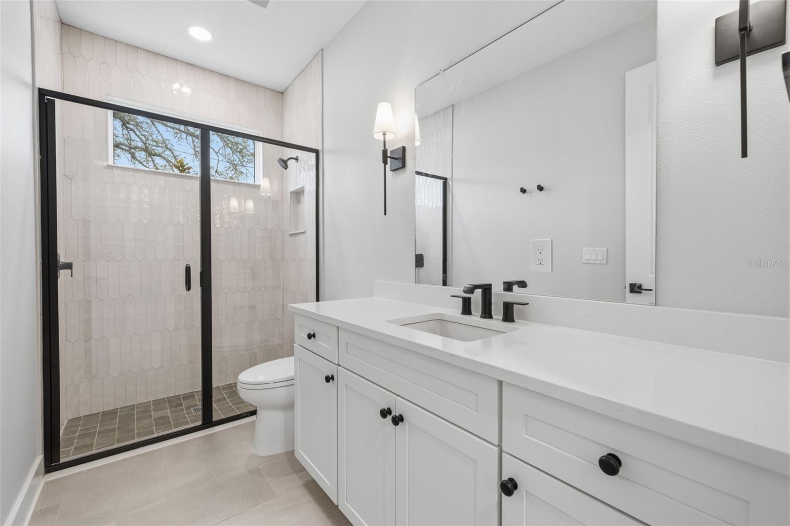 4208 W Carmen St #d Property Photo 6