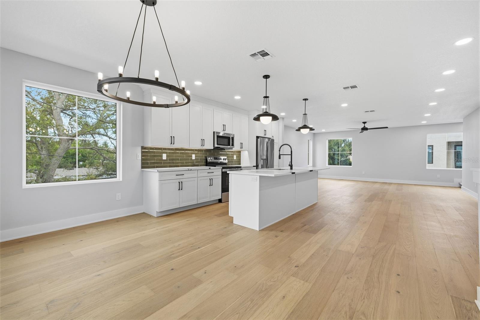 4208 W Carmen St #d Property Photo 8