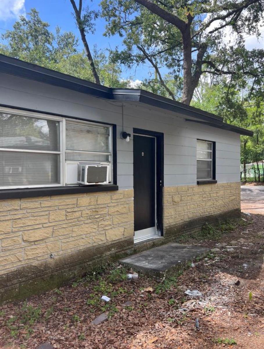 1601 E MARKS DR Property Photo 1