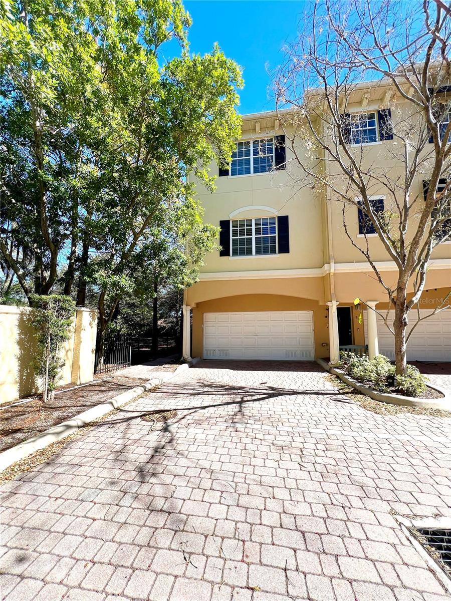 809 Harbor Oak Ln Property Photo 2