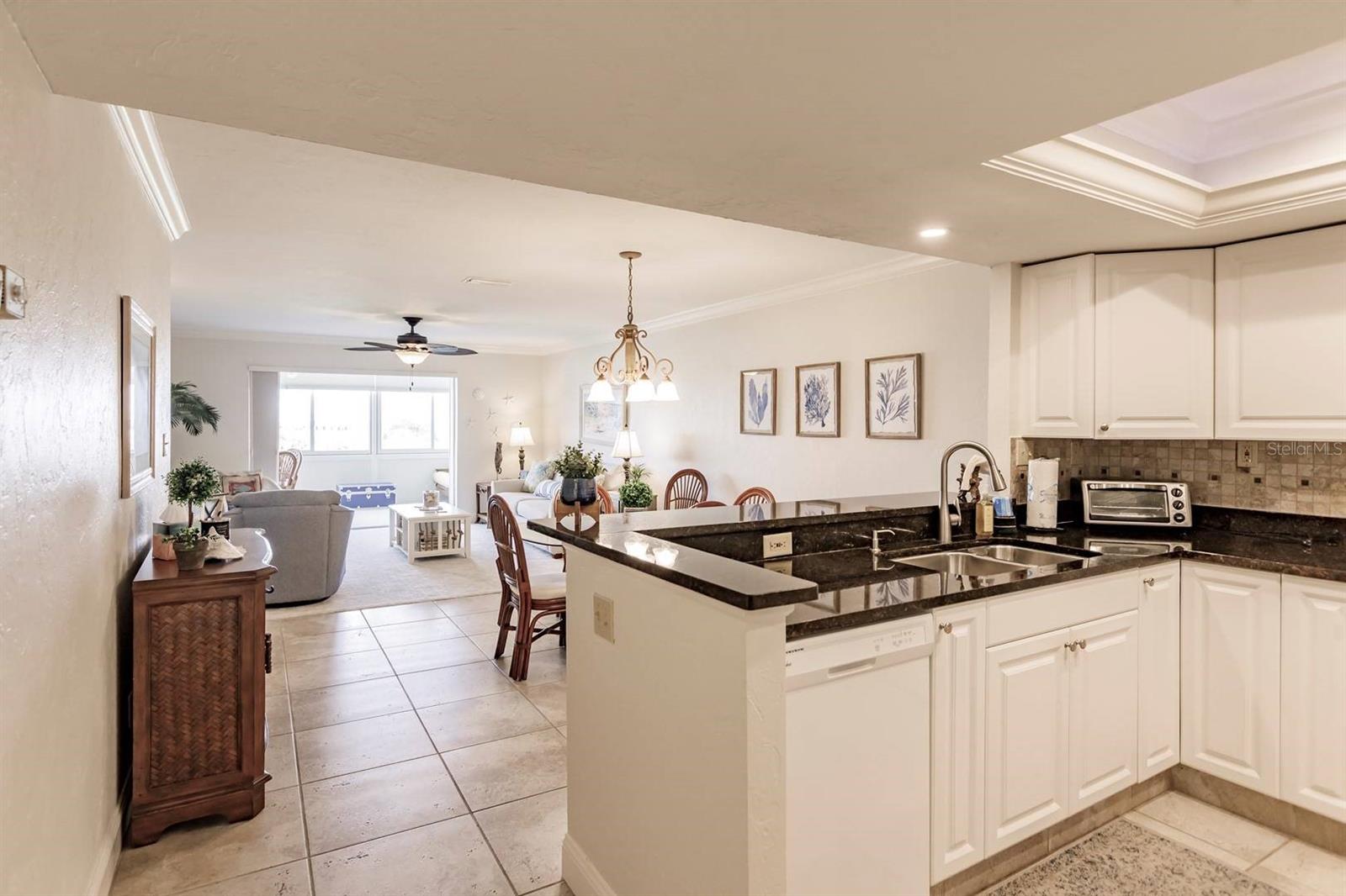 1125 W Peppertree Dr #605 Property Photo 4