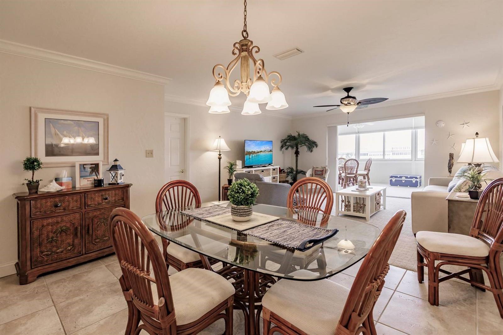 1125 W Peppertree Dr #605 Property Photo 6