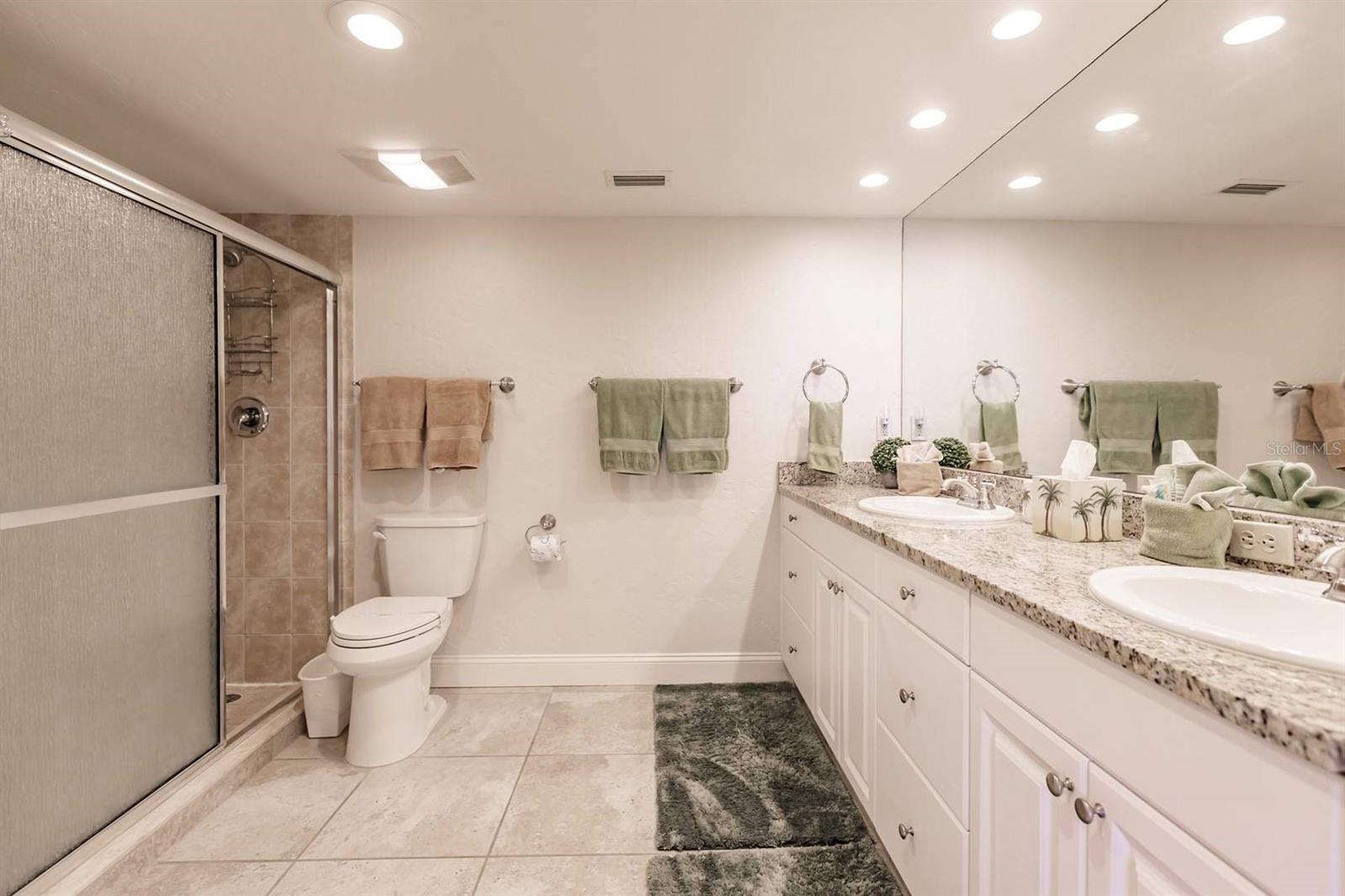 1125 W Peppertree Dr #605 Property Photo 19