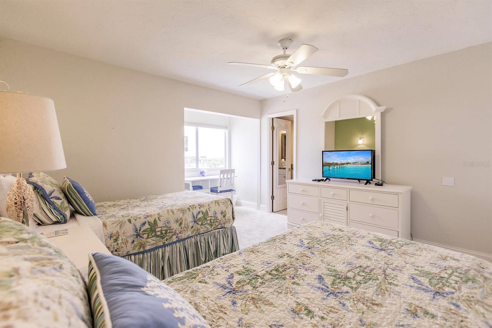 1125 W Peppertree Dr #605 Property Photo 21