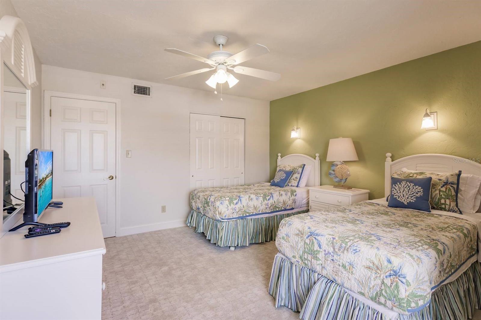 1125 W Peppertree Dr #605 Property Photo 22