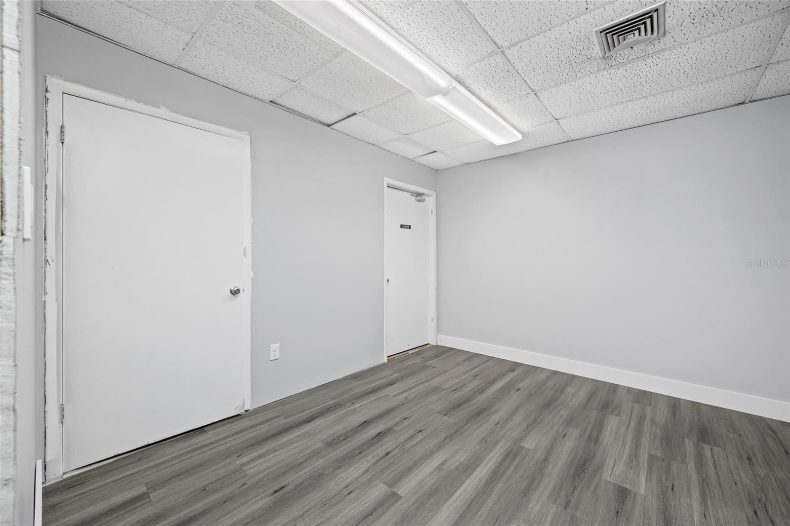 TB8466143 Property Photo 34