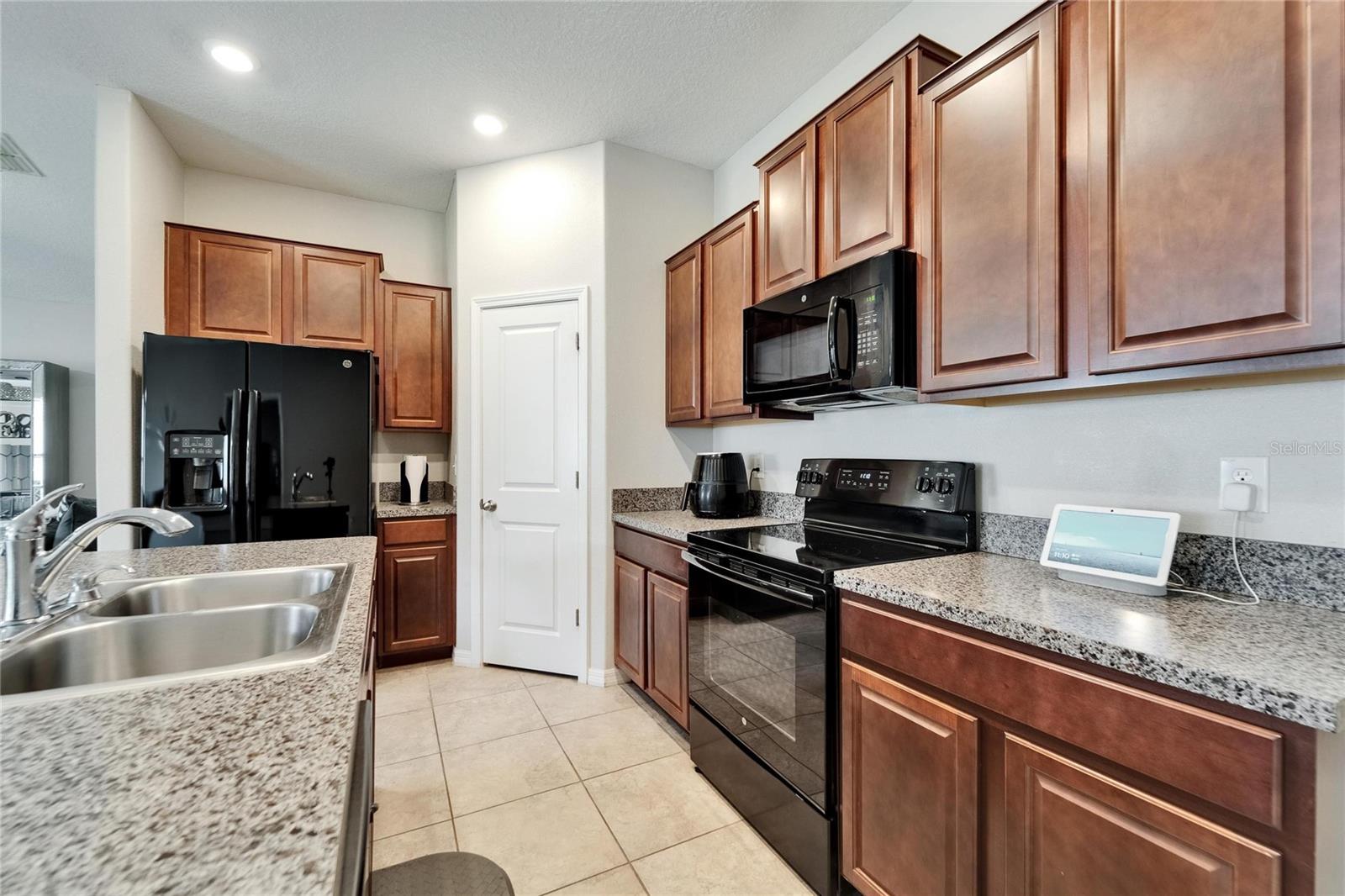 10119 Rose Petal Pl Property Photo 9