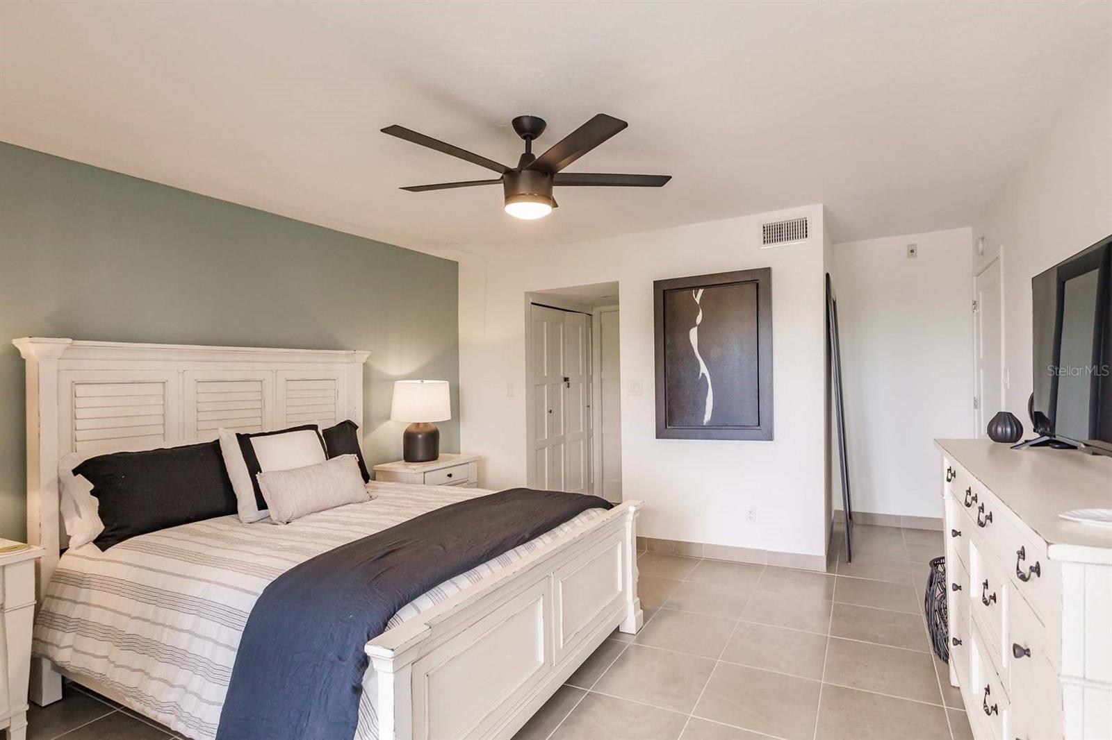 1125 W Peppertree Dr #407 Property Photo 11