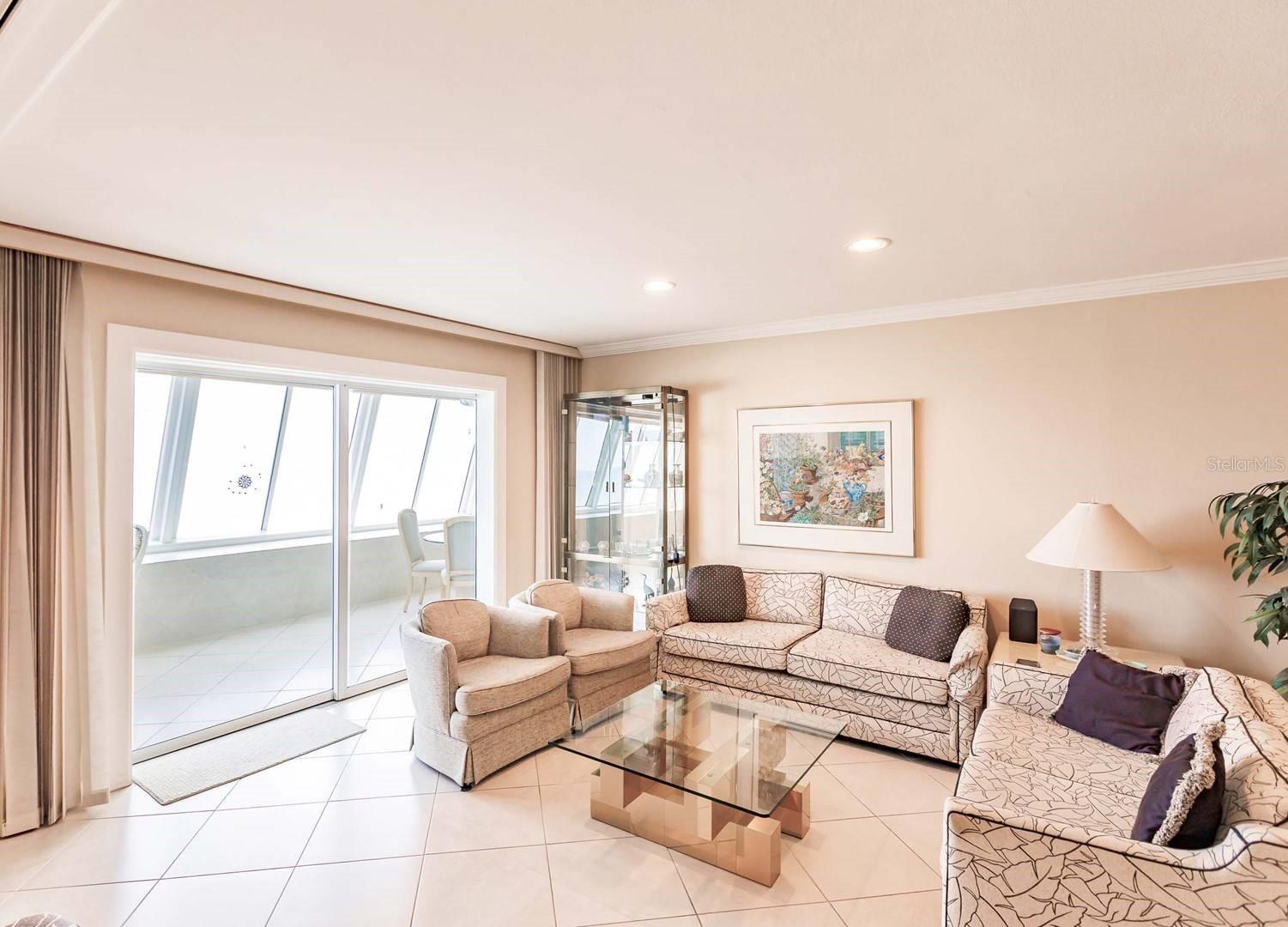1055 W Peppertree Dr #802aa Property Photo 3