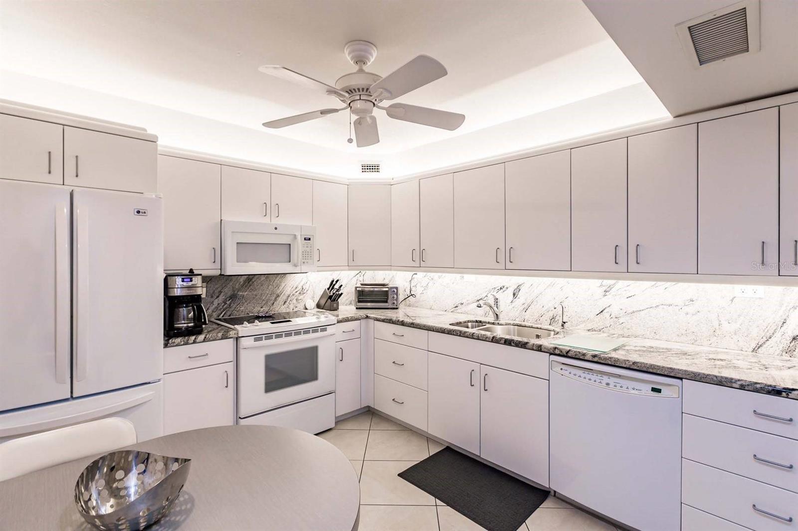 1055 W Peppertree Dr #802aa Property Photo 8