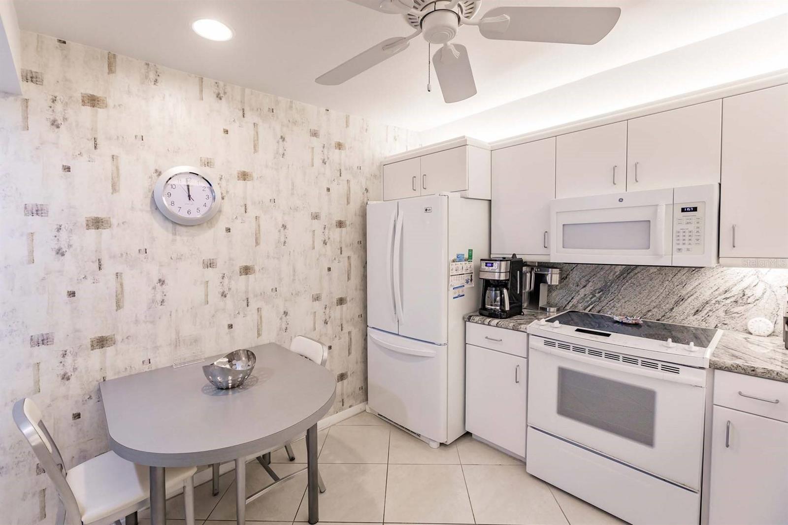 1055 W Peppertree Dr #802aa Property Photo 9