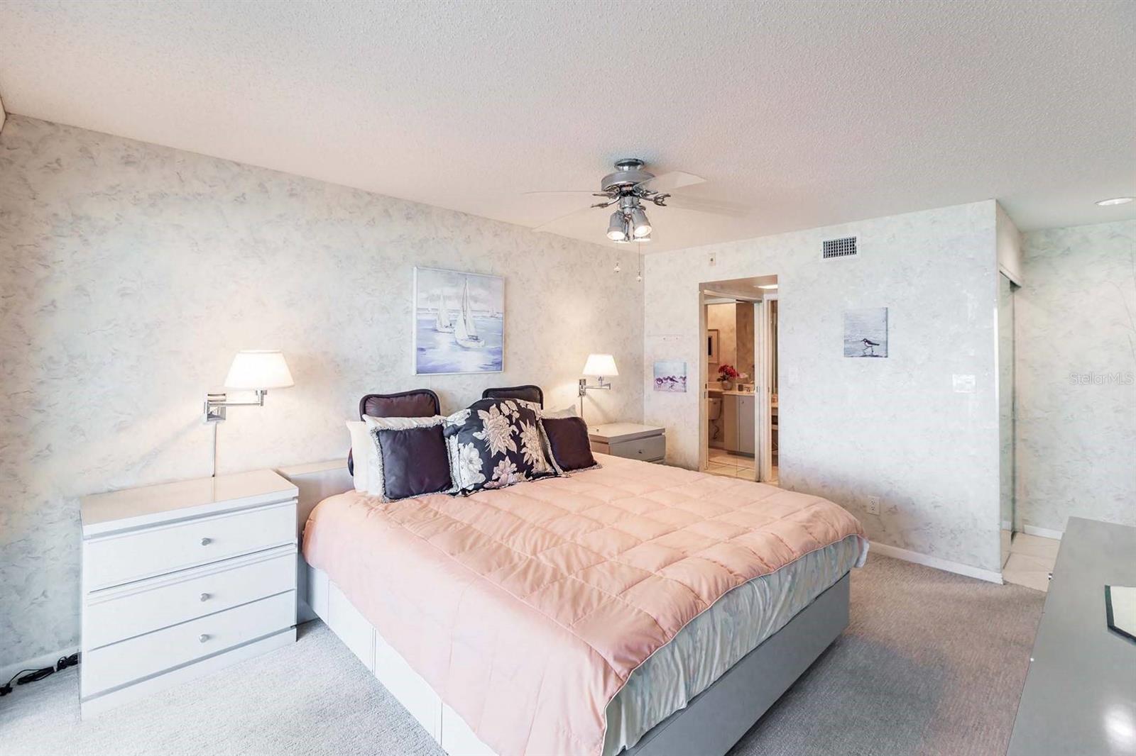 1055 W Peppertree Dr #802aa Property Photo 12