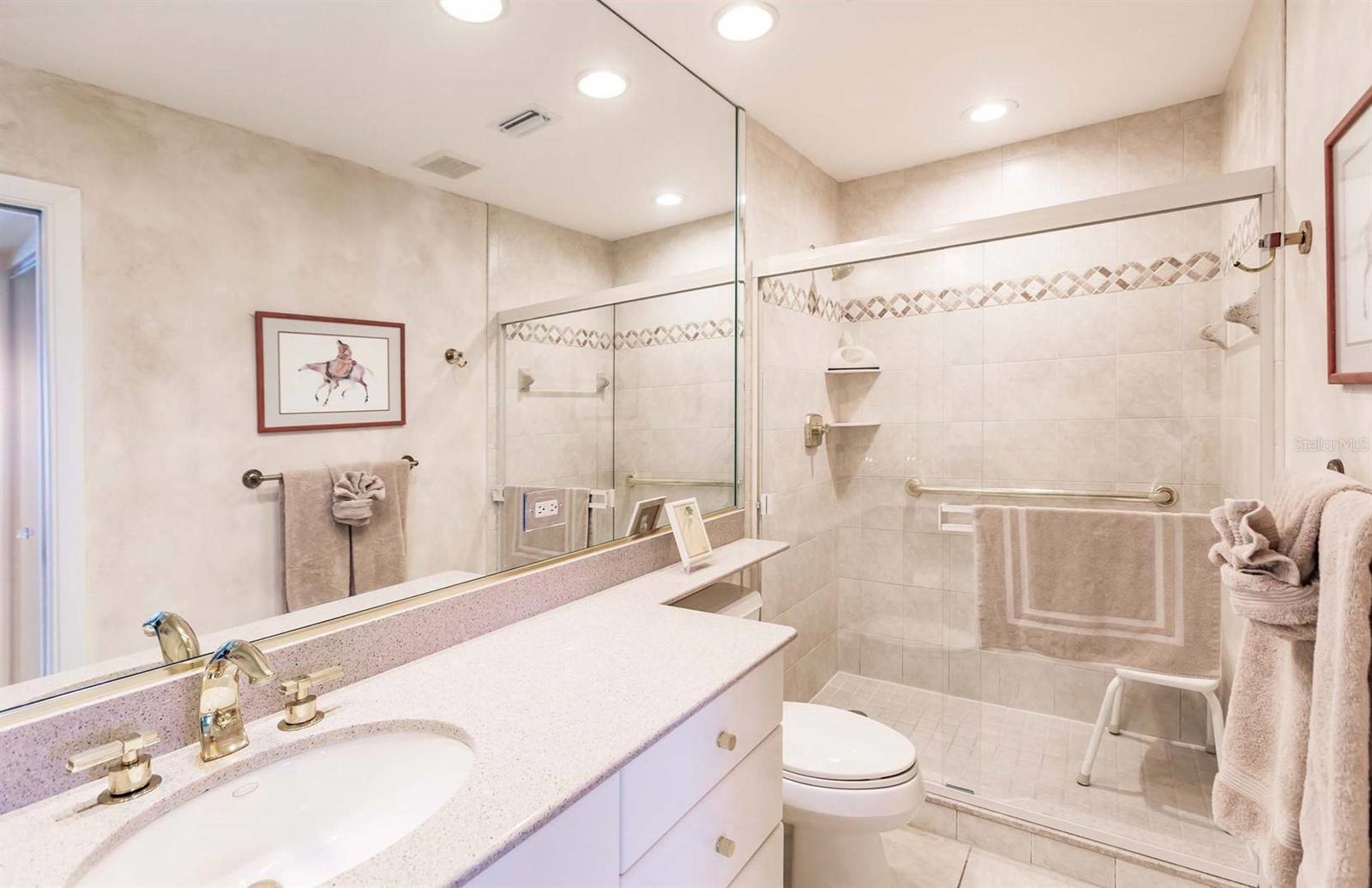1055 W Peppertree Dr #802aa Property Photo 14