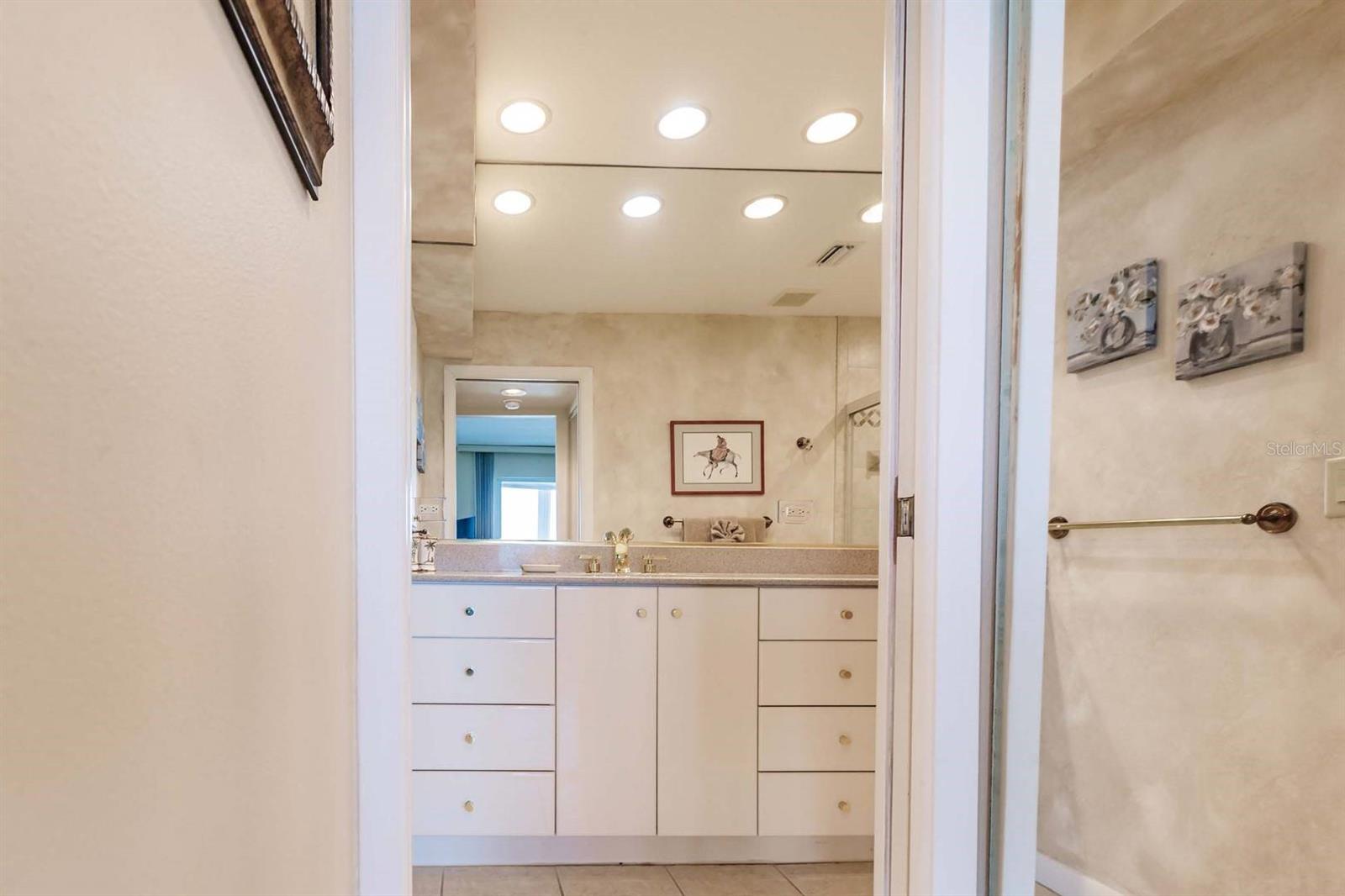 1055 W Peppertree Dr #802aa Property Photo 15