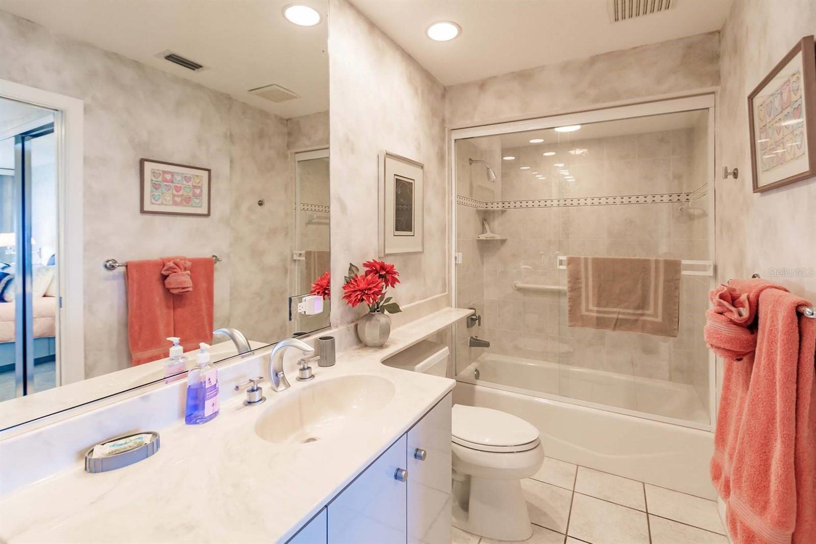1055 W Peppertree Dr #802aa Property Photo 16