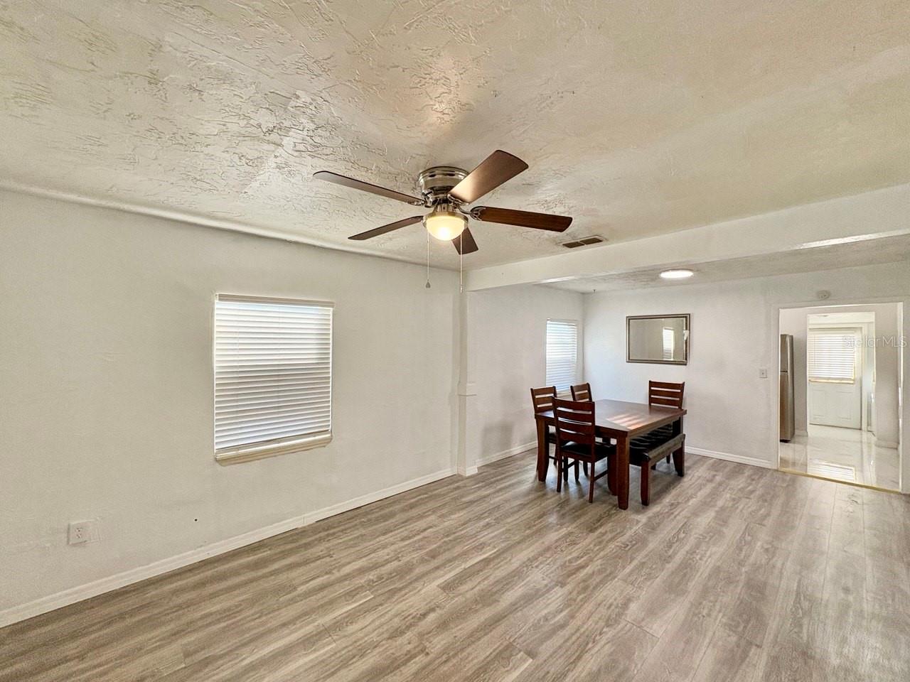 524 E LIME ST Property Photo 1