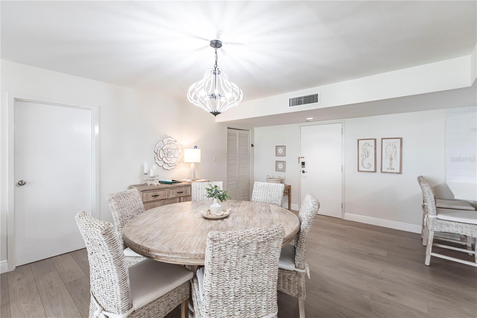 1055 W Peppertree Dr #106aa Property Photo 6